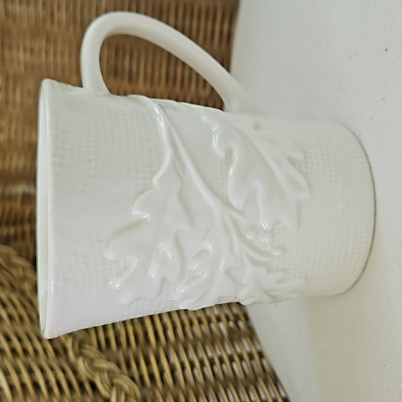 STARBUCKS 2009 White Bone China Mug Embossed Leaves 12 Oz - Picture 1 of 7